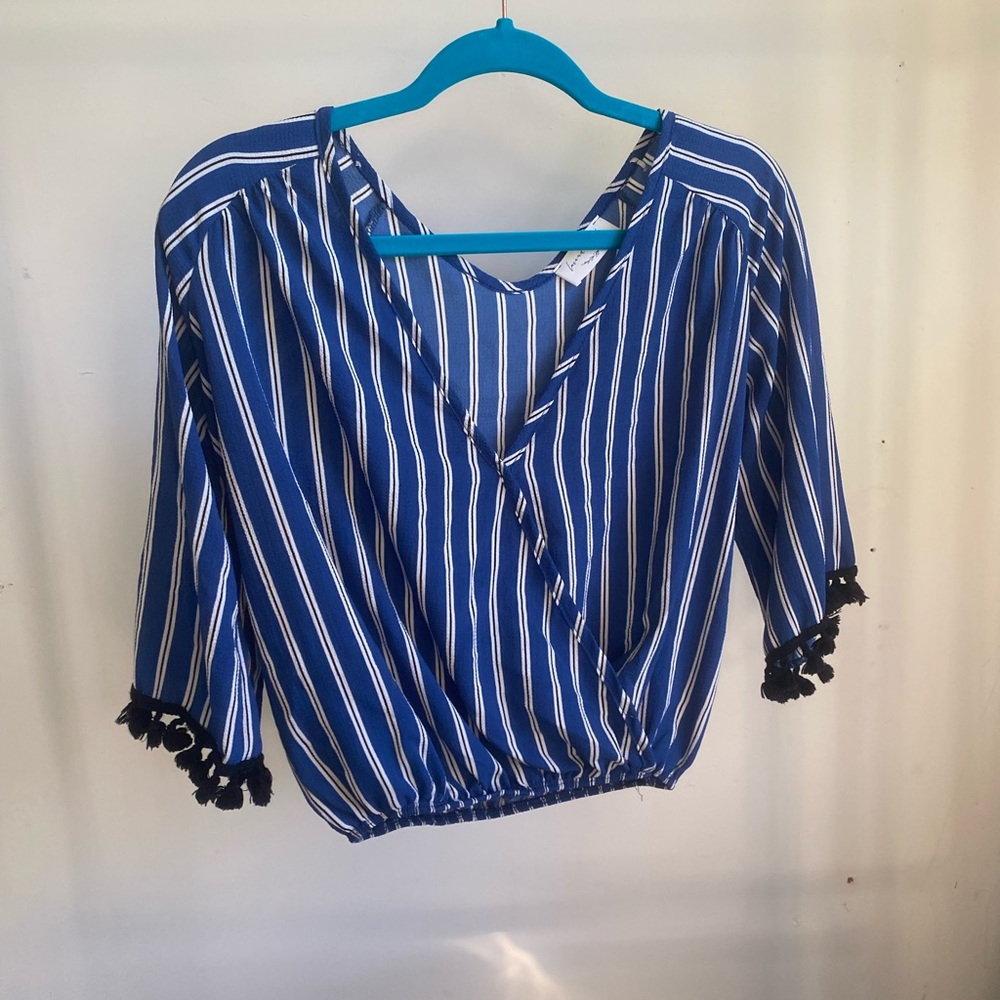 Cropped quarter sleeve top